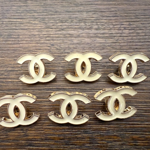 6 Small Size Chanel Buttons - Picture 3 of 5